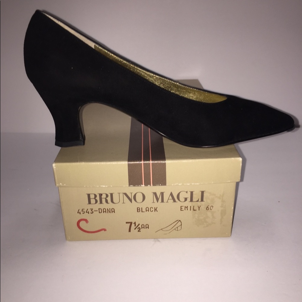 BRAND NEW Bruno Magali medium heel Dress shoe